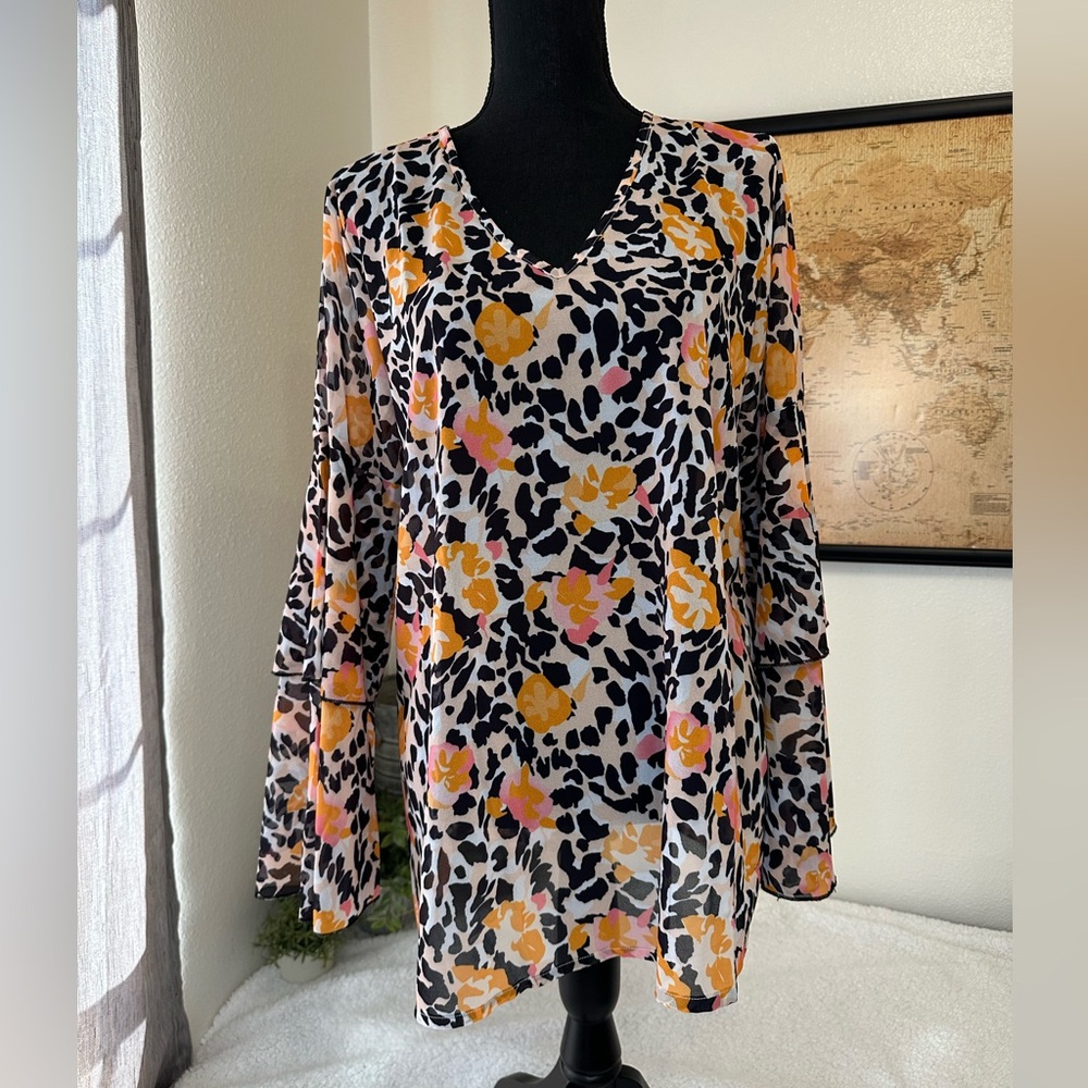 Southern Stitch v-neck flare arm top